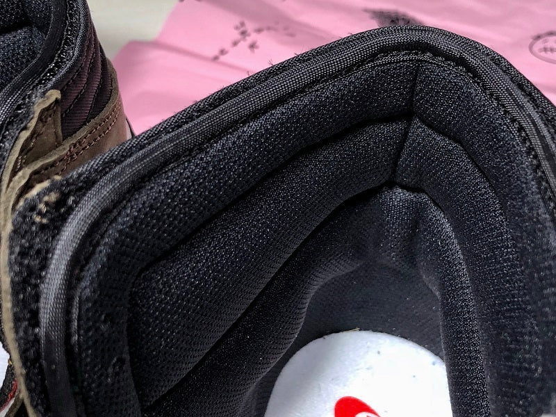 Travis Scott x Air Jordan 1 High - Sneakers Club